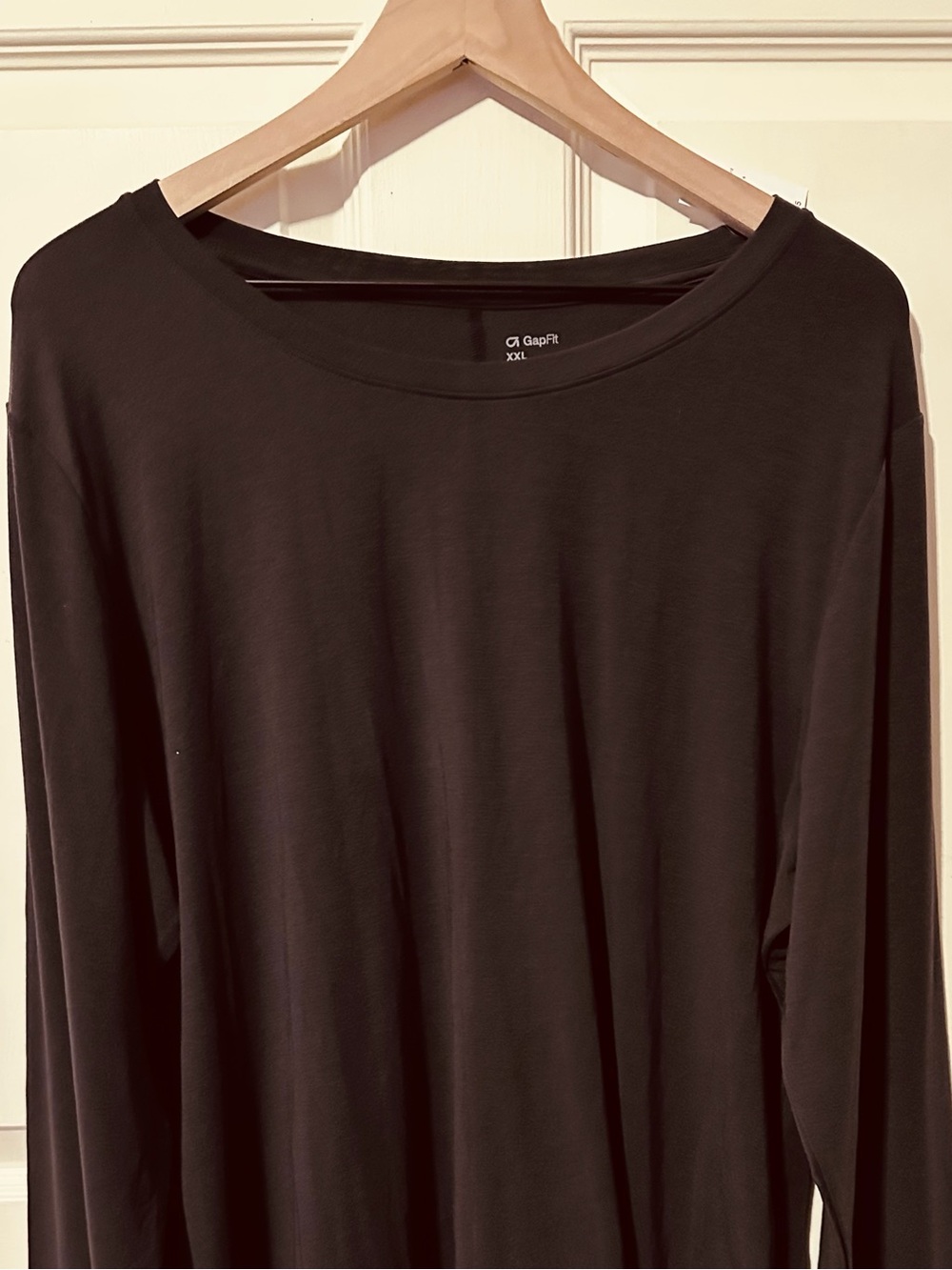 Gap | Top | GapFit Breathe T-Shirt | True Black - Picture 3 of 10